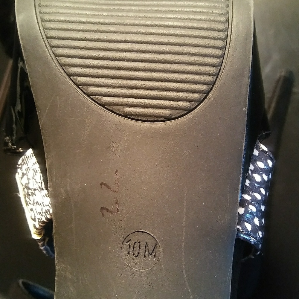 Black/White Guess heels size 10M - Picture 5 of 7